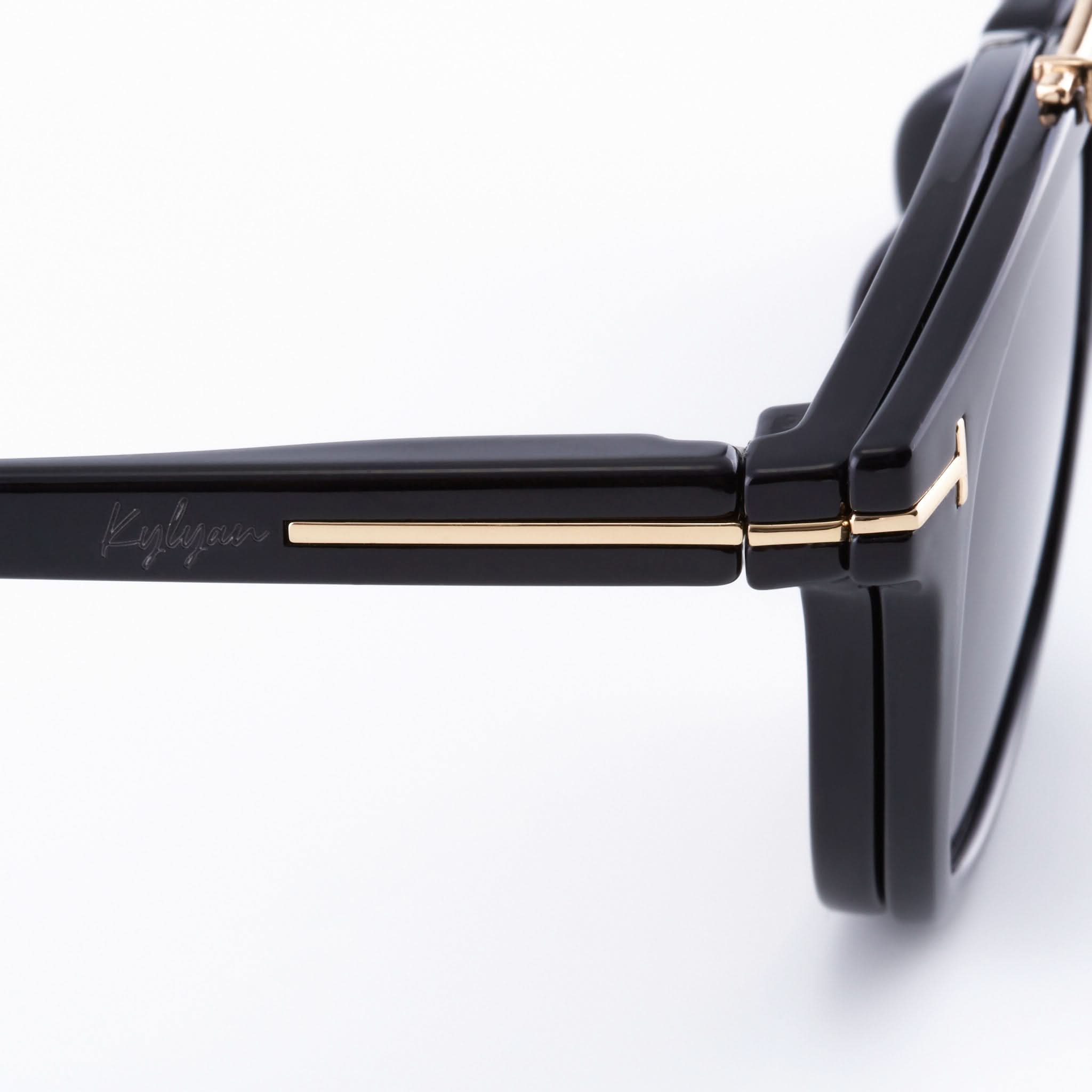 Verne ochelari de soare